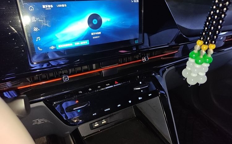 
								2019 Baojun RC-6 1.5T CVT 24h Online Luxury 49,400 km Used Sedan for Sale full									