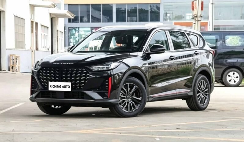 2023 Jetour X70 7-Seater Comfort Edition 1.5T DCT family SUV front three quarter view