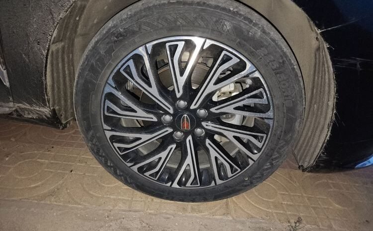 
								2024 Hongqi H5 2.0T Auto Zhilian Qichang Edition 70,900 km Used Sedan for Sale full									