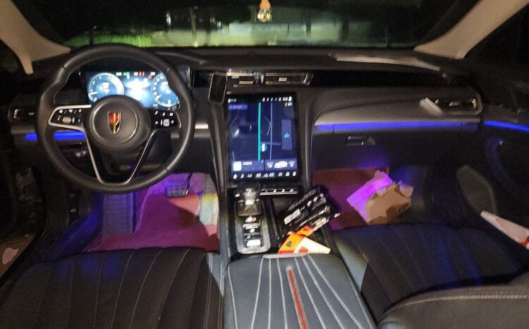 
								2024 Hongqi H5 2.0T Auto Zhilian Qichang Edition 70,900 km Used Sedan for Sale full									