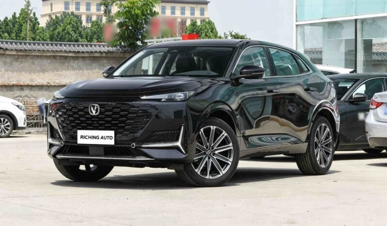 2024 Changan UNI-K 2.0T Global Edition black mid-size SUV front three-quarter view