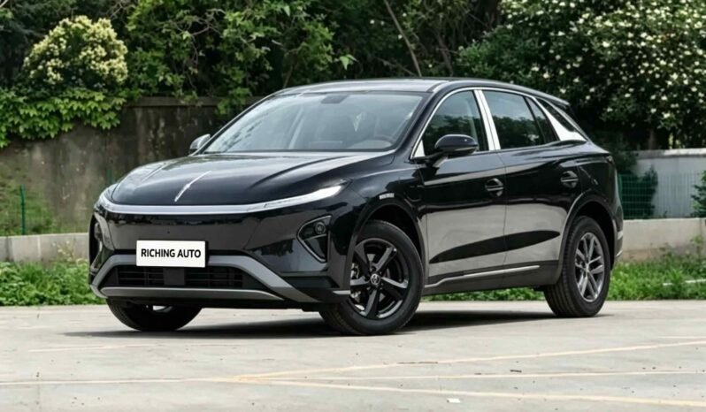2025 Hongqi E-QM5 500KM Edition black executive electric sedan front three quarter view