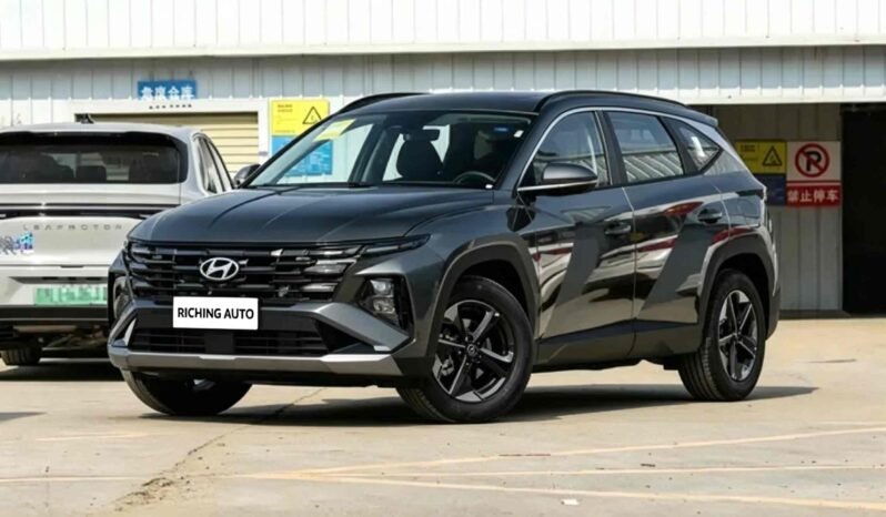 2025 Hyundai Tucson L GLX Edition 1.5T black family SUV front three quarter view