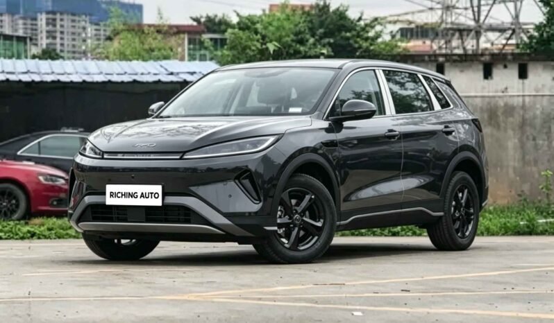2025 Nissan Qashqai Honor Edition 2.0L CVT black compact SUV front three-quarter view
