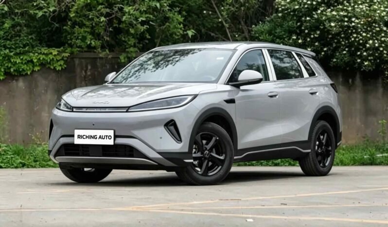 2026 BYD Sealion 05 DM-i 220km Edition grey plug-in hybrid SUV front three-quarter view