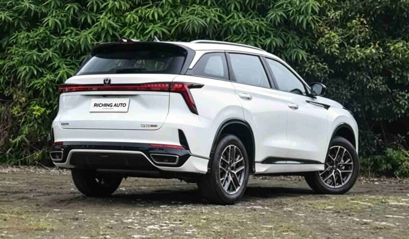 
								2026 Changan CS75 PLUS Smart Champion Edition 1.5T – White – 192HP – 8-Speed Auto – 5-Seater SUV full									