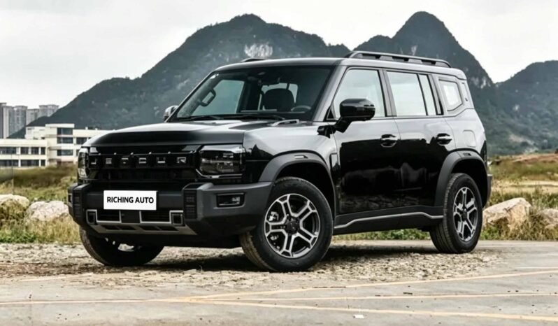 2026 Jetour Traveler Explore+ Edition 1.5TD black boxy off-road SUV front three quarter view