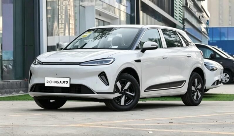 2026 Dongfeng Nammi 01 330Fly Edition white electric city car front three-quarter view