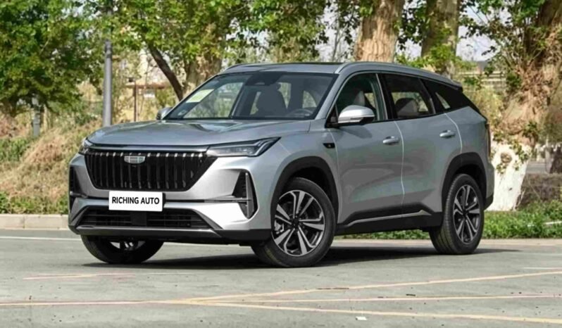 2025 Geely Boyue L 4th Generation 1.5TD navy blue family SUV front three quarter view
