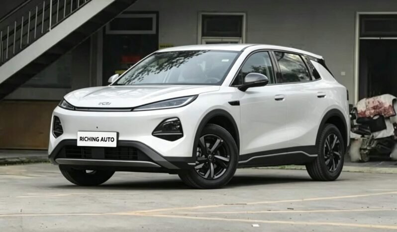 2026 Changan Qiyuan Q05 405 Air Edition white electric SUV front three-quarter view