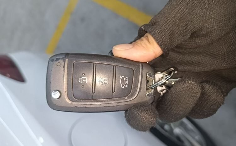 
								Used 2020 Hyundai 1.6L Automatic – 110k km, Budget-Friendly Compact Sedan full									