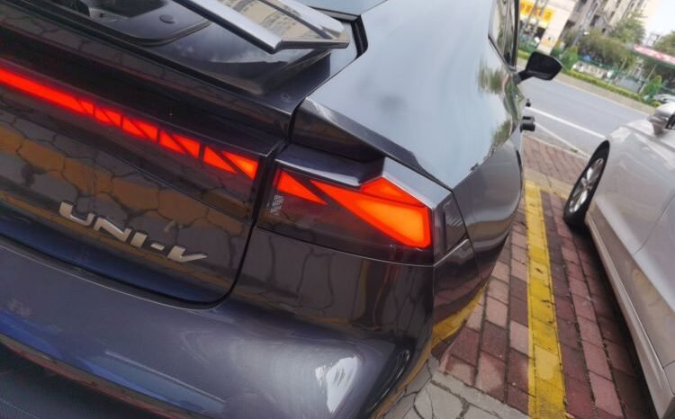 
								Used 2022 Changan UNI-V 1.5T Premium | For Export full									
