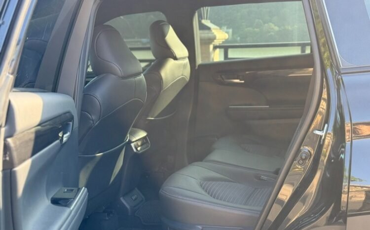 
								Toyota Crown Kluger 2023 2.5L HEV 4WD Luxury Edition full									