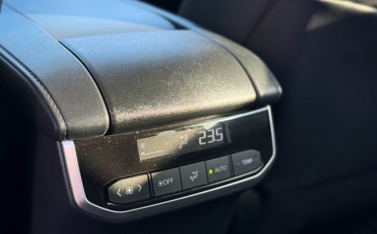 
								Toyota Crown Kluger 2023 2.5L HEV 4WD Luxury Edition full									