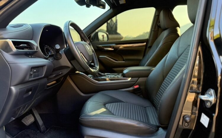 
								Toyota Crown Kluger 2023 2.5L HEV 4WD Luxury Edition full									