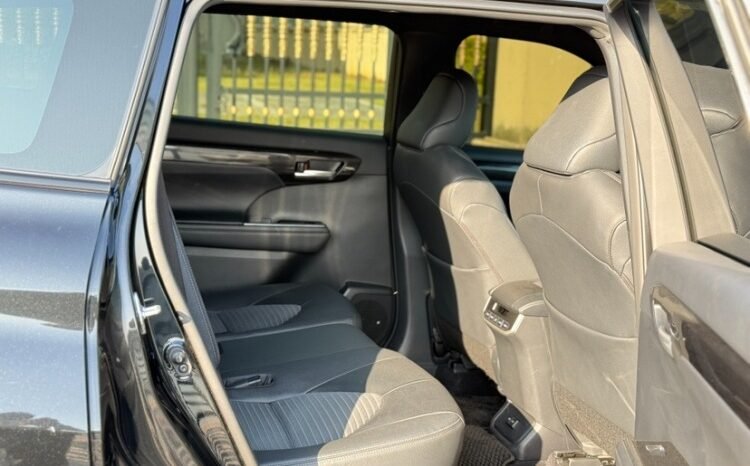 
								Toyota Crown Kluger 2023 2.5L HEV 4WD Luxury Edition full									