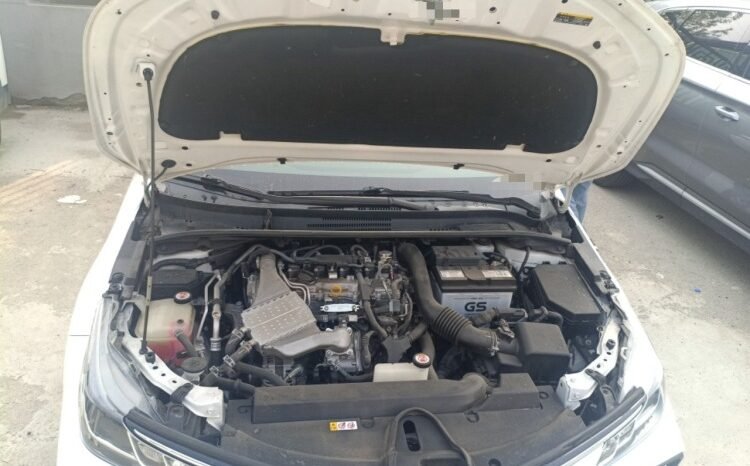 
								Toyota Corolla 2021 1.2T Elite PLUS Edition – White Sedan full									