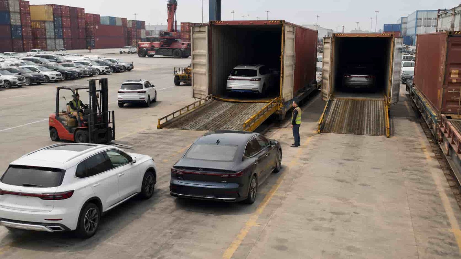SUVs and sedans prepared for efficient container loading export
