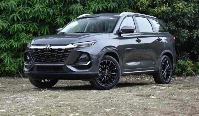 Grey 2026 Changan CS75 PRO 1.5T DCT Comfort 7-seater SUV shown from front three quarter angle