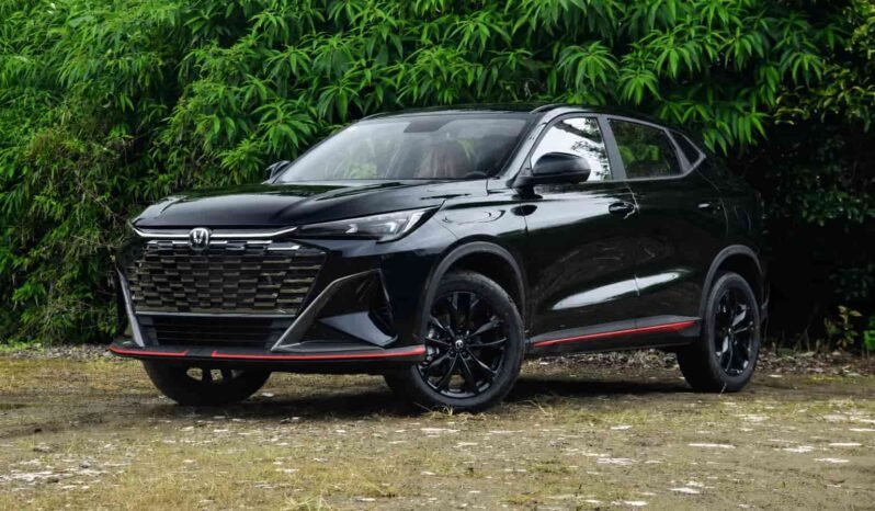Black 2026 Changan X5 PLUS 1.5T DCT Chaoyue PRO shown from front three quarter view with sporty red trim
