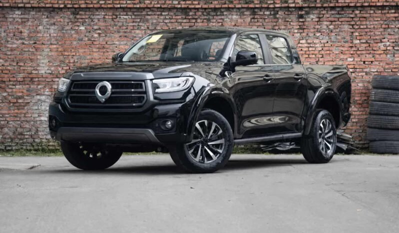 Front three-quarter view of Great Wall Cannon 2026 passenger pickup showing front grille, LED headlights, black body color, alloy wheels and double cab pickup design