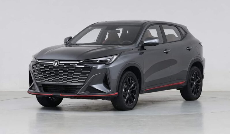 Gray 2026 Changan X5 PLUS 1.5T DCT Zhuoyue PRO shown from front three quarter view with sporty grille and red lower trim