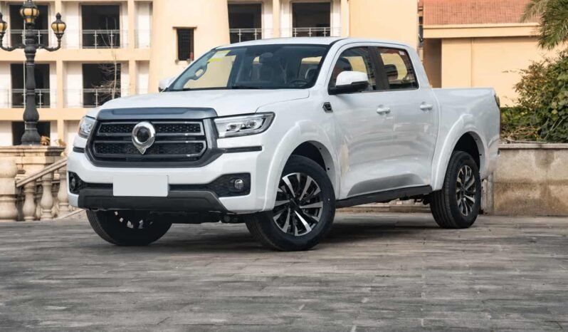 Front three-quarter view of Great Wall Poer 2026 Passenger Edition 2.0T gasoline automatic 2WD standard box pickup showing white exterior, chrome grille, headlights and alloy wheels