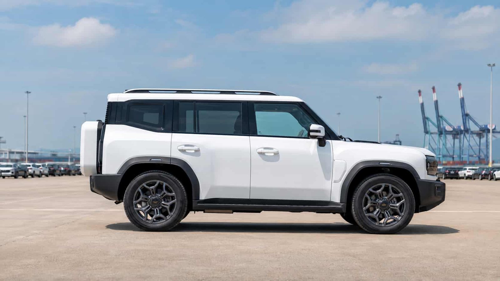 Jetour Shanhai premium large off-road SUV side profile at Guangzhou export staging area showing imposing size and premium design